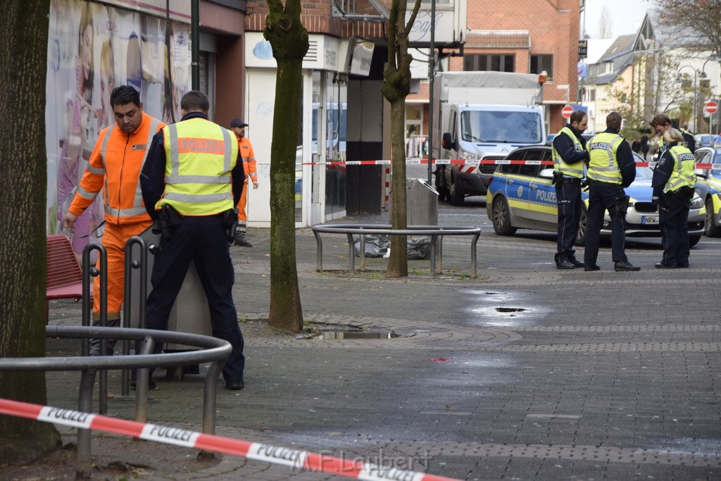 Einsatz BF Koeln Messerstecherei Koeln Porz Josefstr P52.JPG - Miklos Laubert